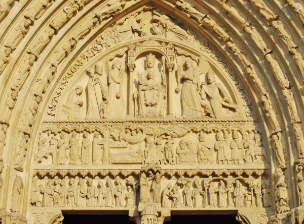 El tímpano de la Puerta de Santa Ana, Catedral de Notre Dame de París.